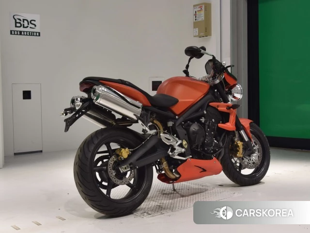 Проданный Triumph STREET TRIPLE R 2010 из Японии, фото 2