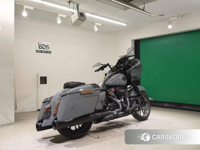 Проданный Harley-Davidson Road Glide FLTRXSE1920CVO 2018 из Японии, фото 2