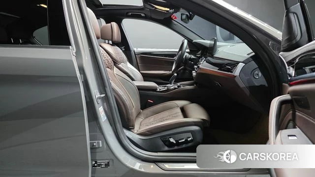 BMW 5 Series (G30) id 4871708 из Кореи 18