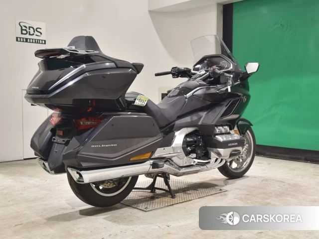 Проданный Honda GL1800 TOUR DCT 2022 из Японии