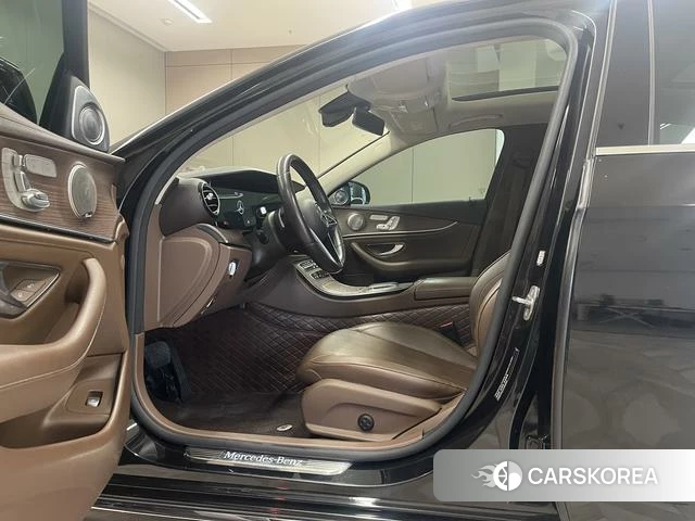 Mercedes-Benz E-class id 4299652 из Китая 18