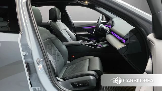 BMW 5 Series (G60) id 4584663 из Кореи 18