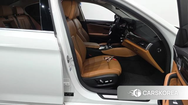 BMW 5 Series (G30) id 4470717 из Кореи 18