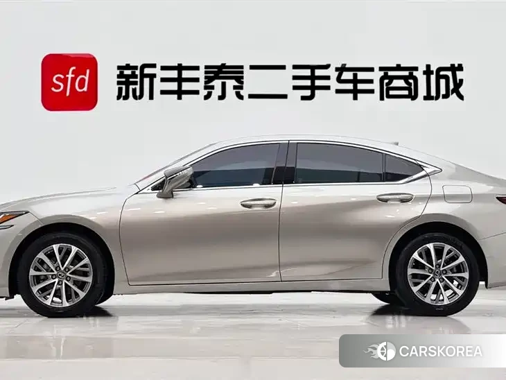 Lexus ES id 4649407 из Китая 18