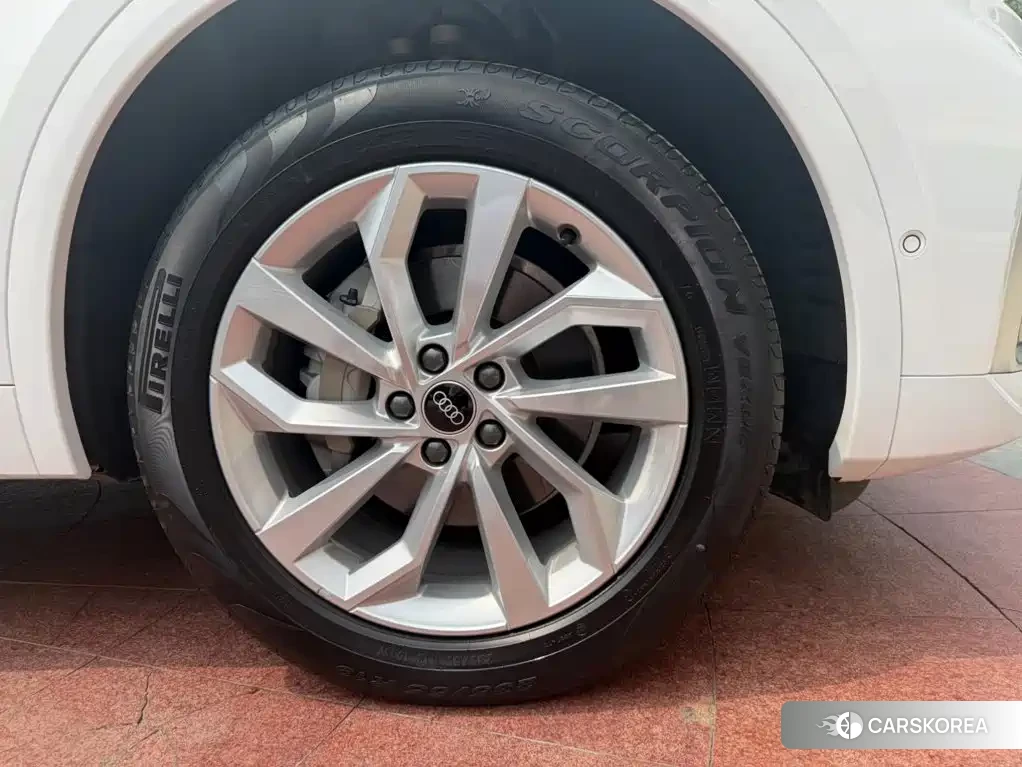 Audi Q5L id 4655134 из Китая 18