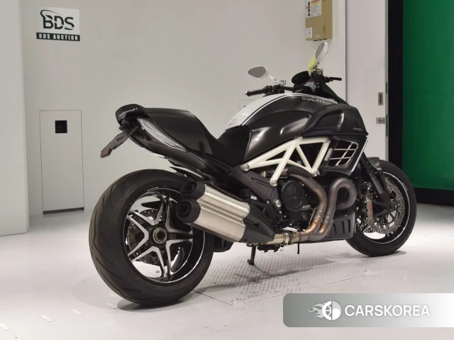 Проданный Ducati DIAVEL AMG 2012 из Японии, фото 2