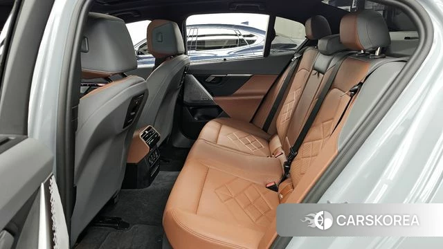 BMW 5 Series (G60) id 4229937 из Кореи 18