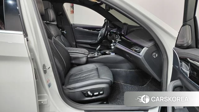 BMW 5 Series (G30) id 4195439 из Кореи 18