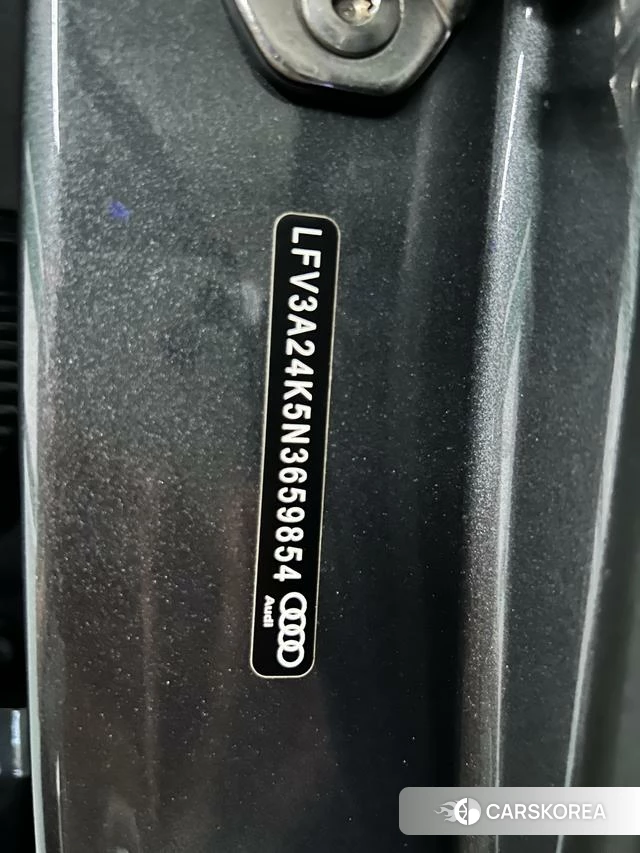 Audi A6L id 4261850 из Китая 18