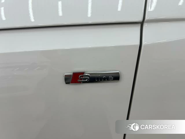 Audi A4L id 4290436 из Китая 18