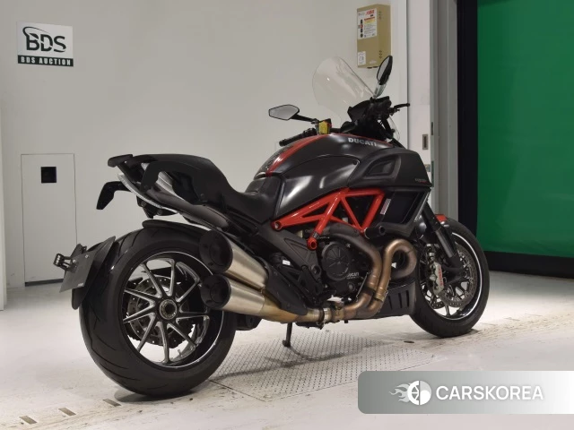 Проданный Ducati DIAVEL CARBON 2014 из Японии, фото 2