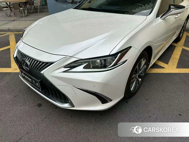 Lexus ES id 4353824 из Китая 18