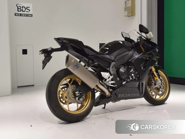 Проданный Honda CBR1000RR-R FIREBLADE SP 2023 из Японии, фото 2
