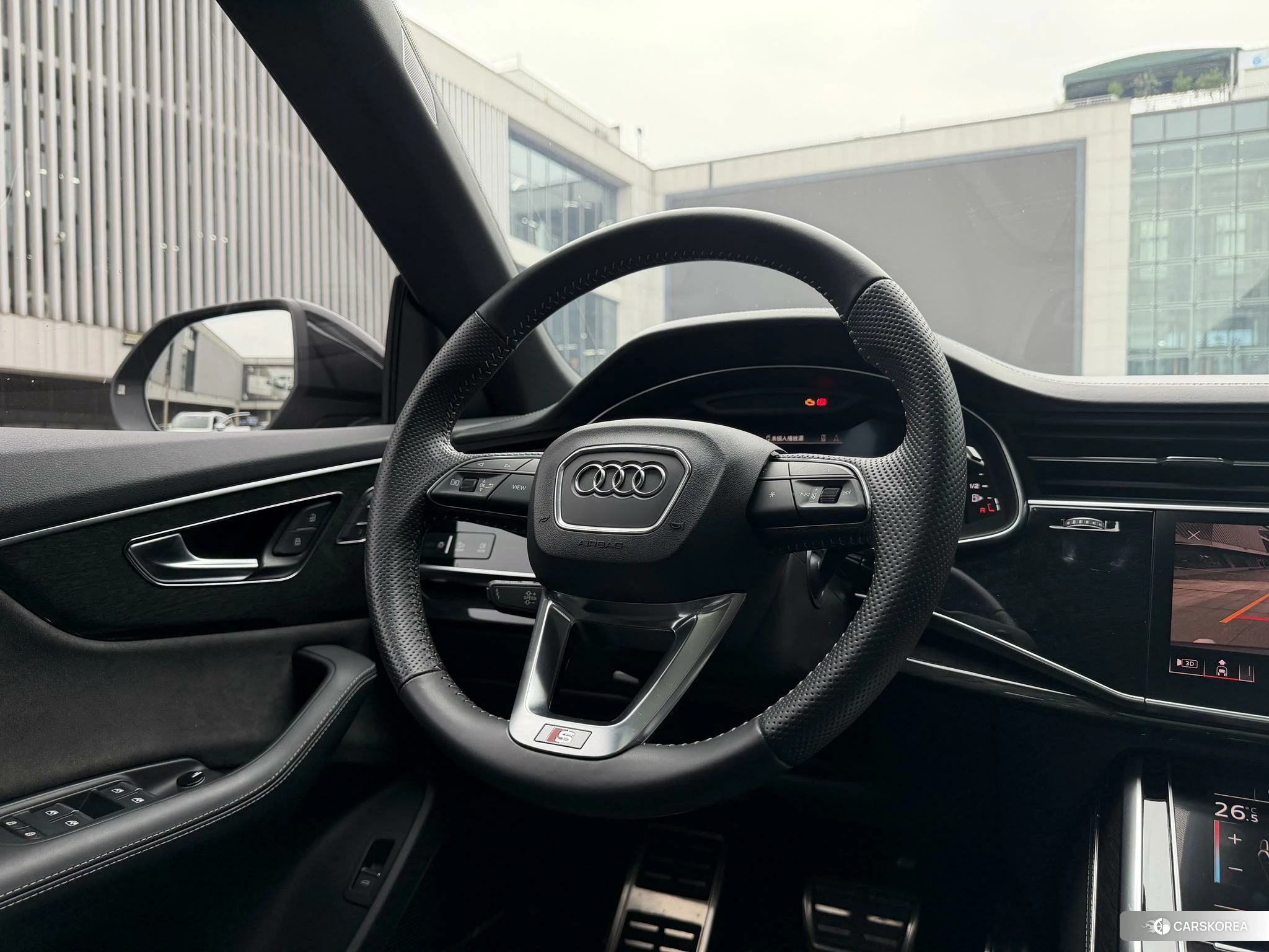 Audi Q8 id 4467911 из Китая 18