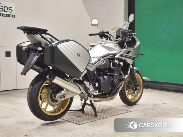 Проданный Honda CB1300SF BOLDOR 2021 из Японии, фото 2