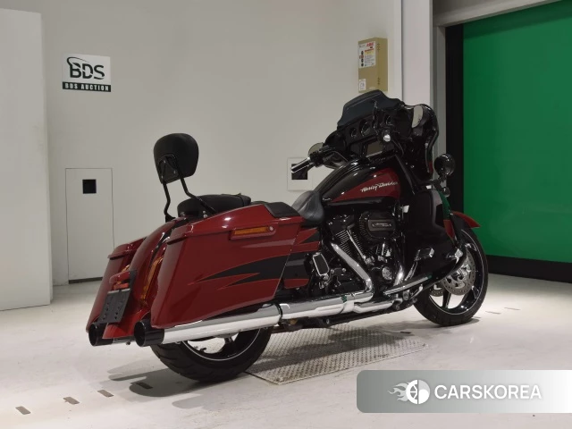 Проданный Harley-Davidson Street Glide FLHXSE1800 CVO 2017 из Японии, фото 2