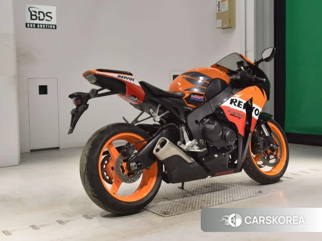 Проданный Honda CBR1000RR 2010 из Японии, фото 2