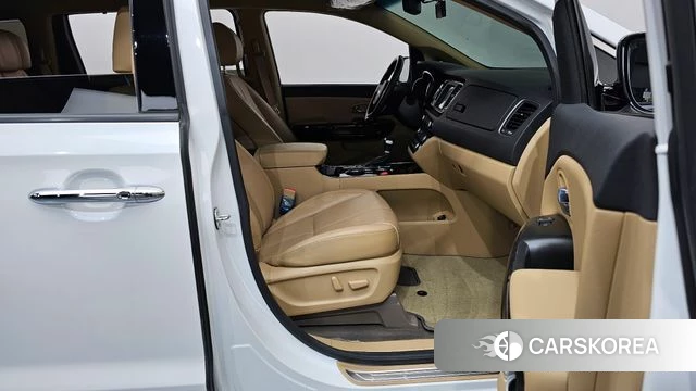 Kia The New Carnival id 4203631 из Кореи 18