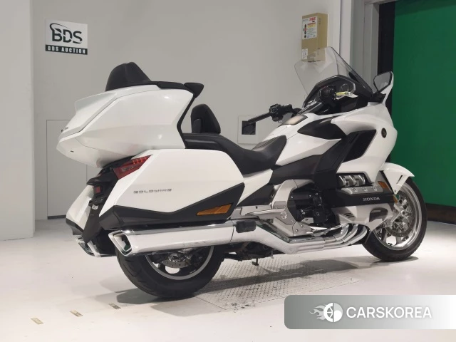 Проданный Honda GL1800 TOUR DCT 2019 из Японии