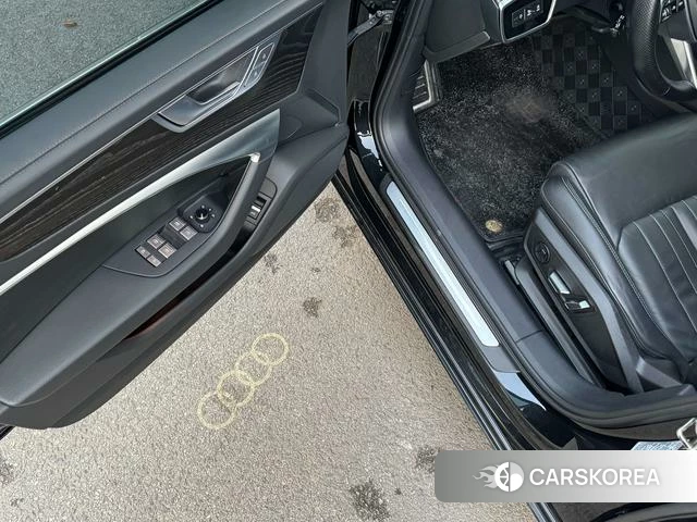 Audi A6L id 4271688 из Китая 18