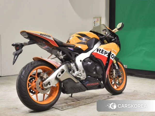 Проданный Honda CBR1000RR 2013 из Японии, фото 2
