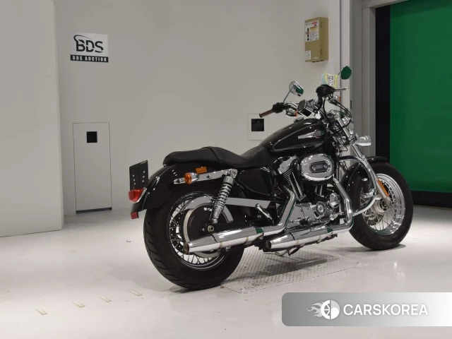 Проданный Harley-Davidson Sportster XL1200C 2013 из Японии, фото 2