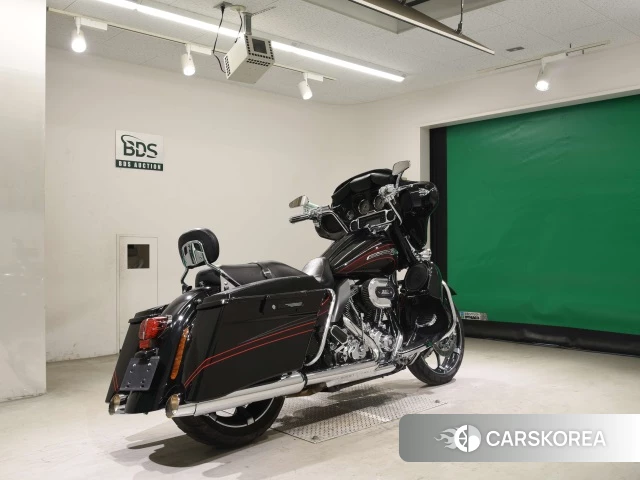 Проданный Harley-Davidson Street Glide FLHXSE1800 CVO 2011 из Японии, фото 2