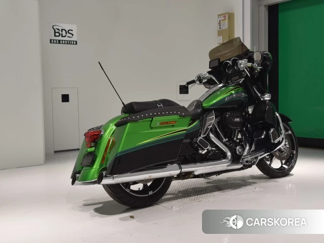 Проданный Harley-Davidson Street Glide FLHXSE1800 CVO 2011 из Японии, фото 2