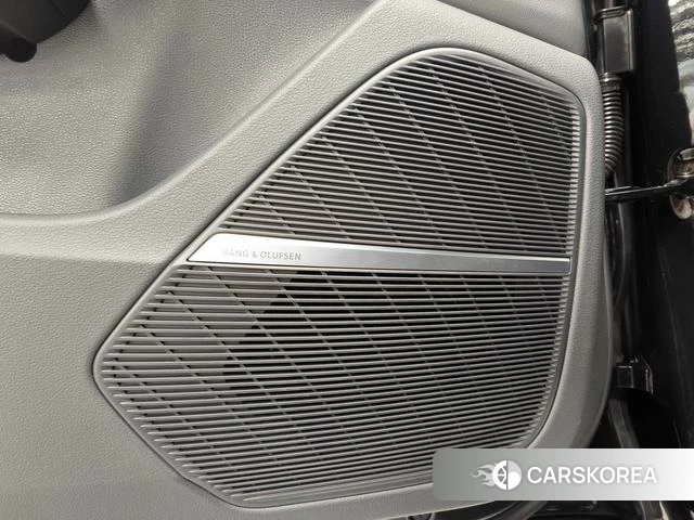 Audi Q8 id 4359340 из Китая 18