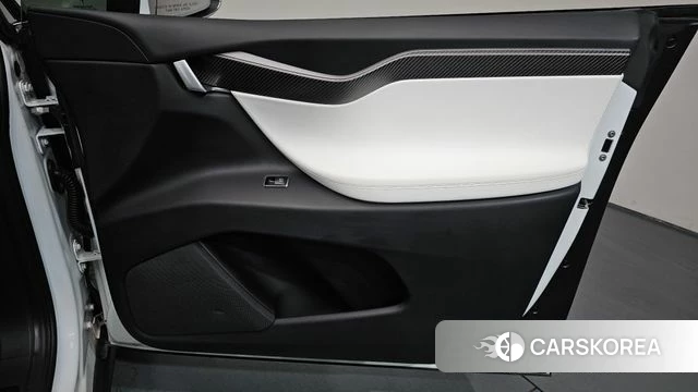 Tesla Model X id 4377974 из Кореи 18