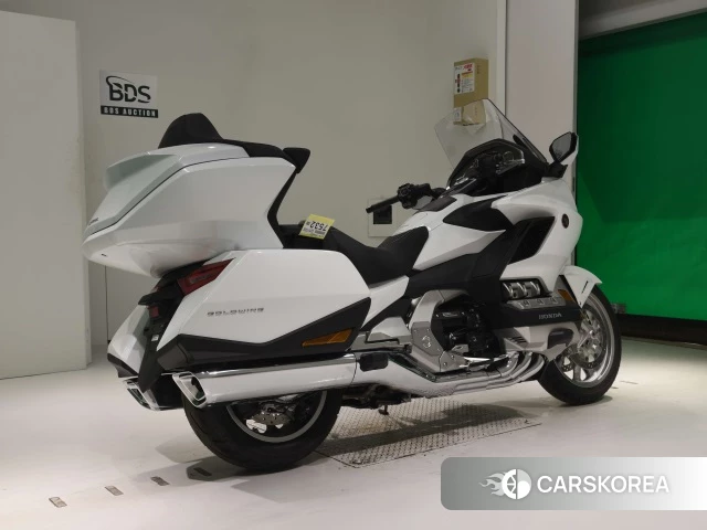 Проданный Honda GL1800 TOUR DCT 2023 из Японии, фото 2