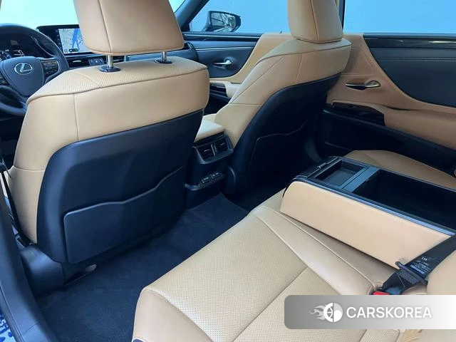 Lexus ES id 4353643 из Китая 18