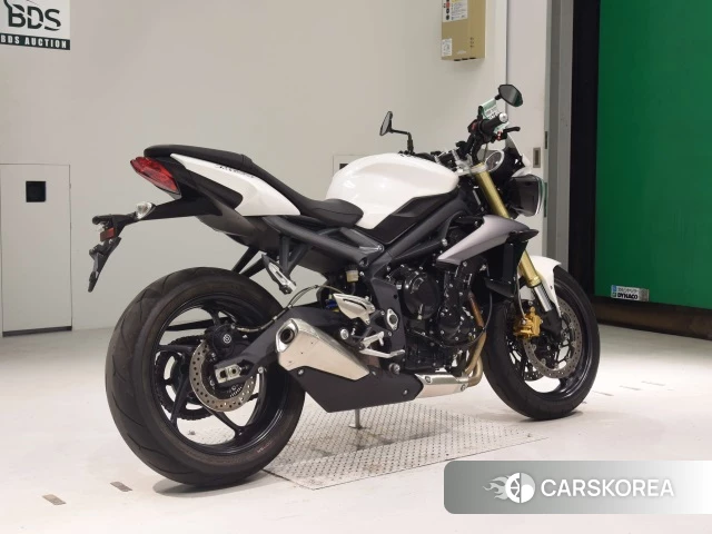Проданный Triumph STREET TRIPLE 2015 из Японии, фото 2