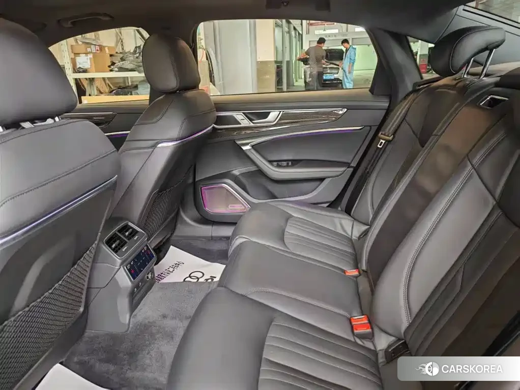Audi A6L id 4622509 из Китая 19