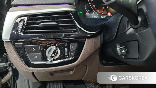 BMW 5 Series (G30) id 4937125 из Кореи 19