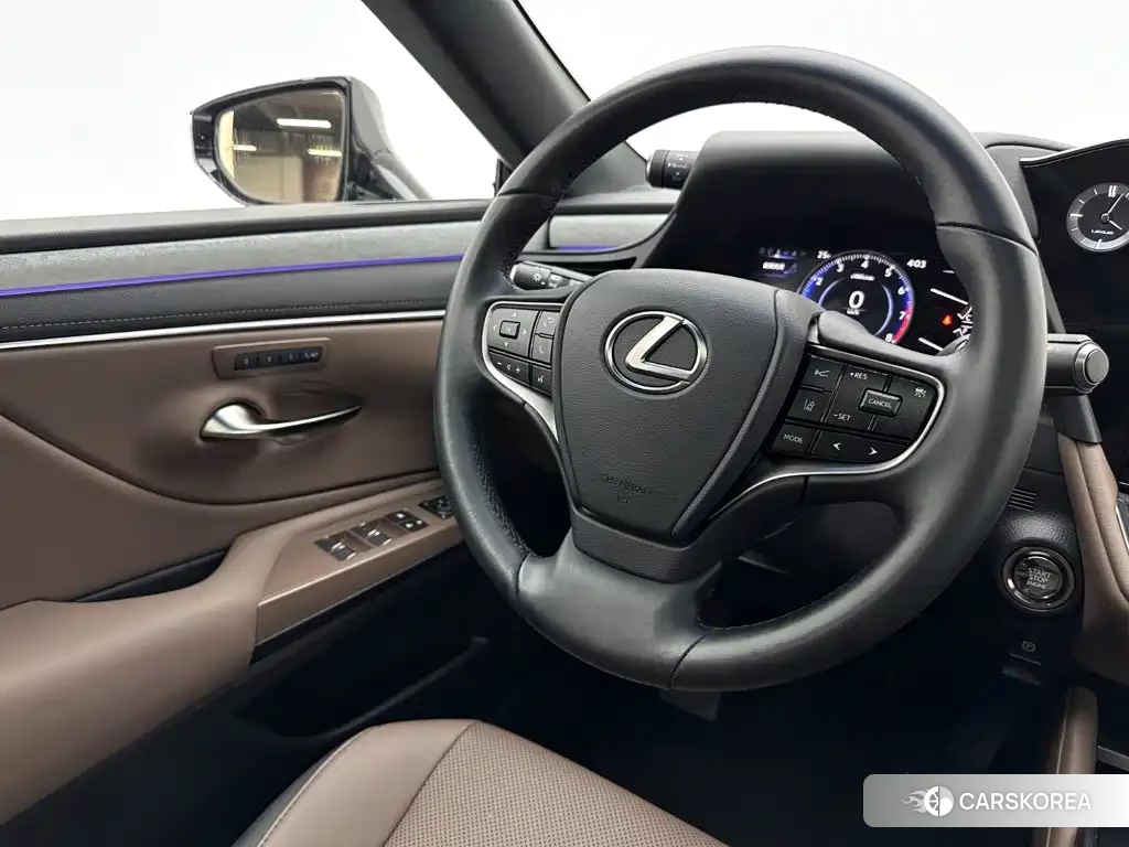 Lexus ES id 4644395 из Китая 19
