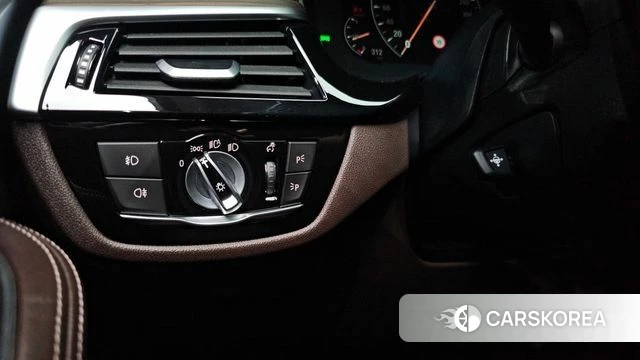 BMW 5 Series (G30) id 4557462 из Кореи 19