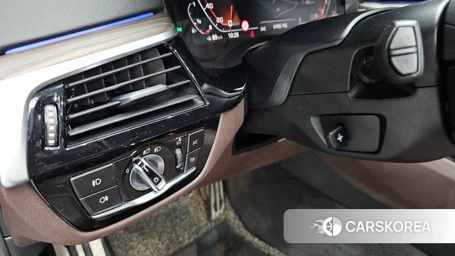 BMW 5 Series (G30) id 4625868 из Кореи 19