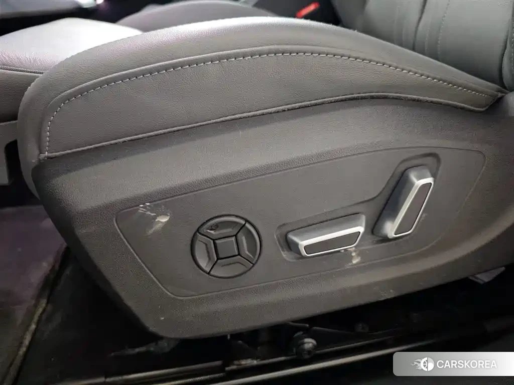 Audi Q5 e-tron id 4546530 из Китая 19