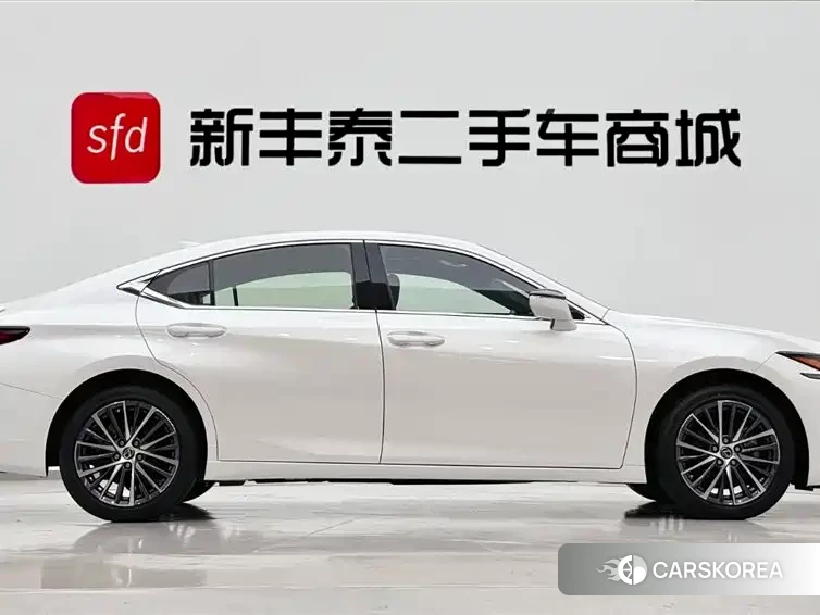 Lexus ES id 4539020 из Китая 19