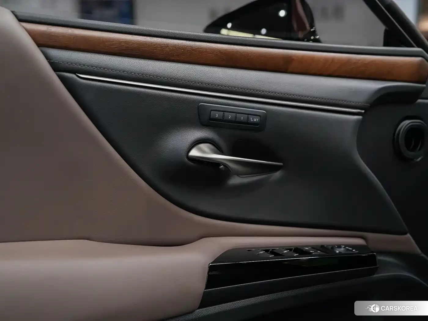 Lexus ES id 4539106 из Китая 19