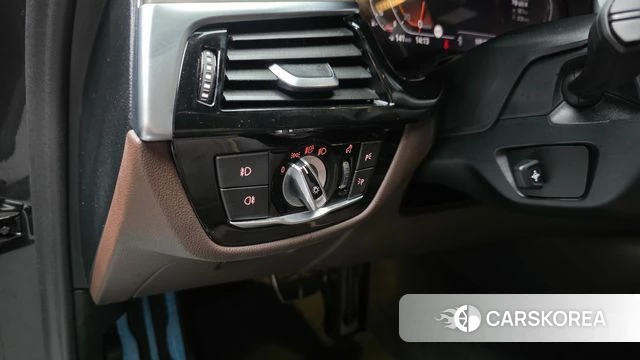 BMW 5 Series (G30) id 4586548 из Кореи 19