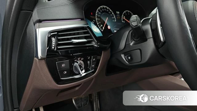 BMW 5 Series (G30) id 4225347 из Кореи 19