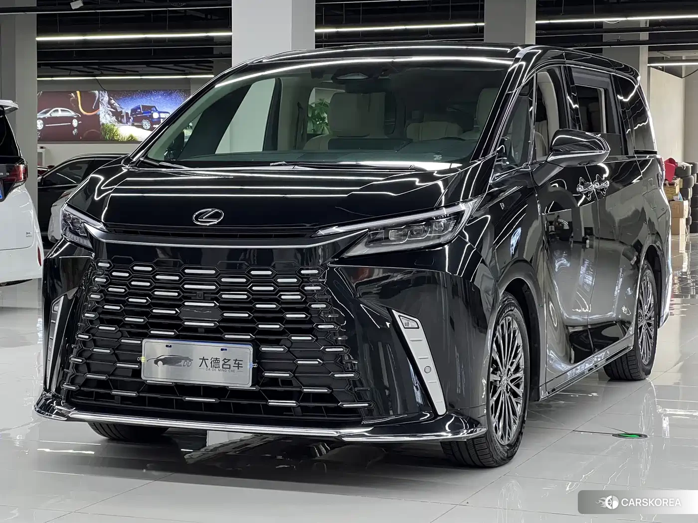 Lexus LM id 4664515 из Китая 19