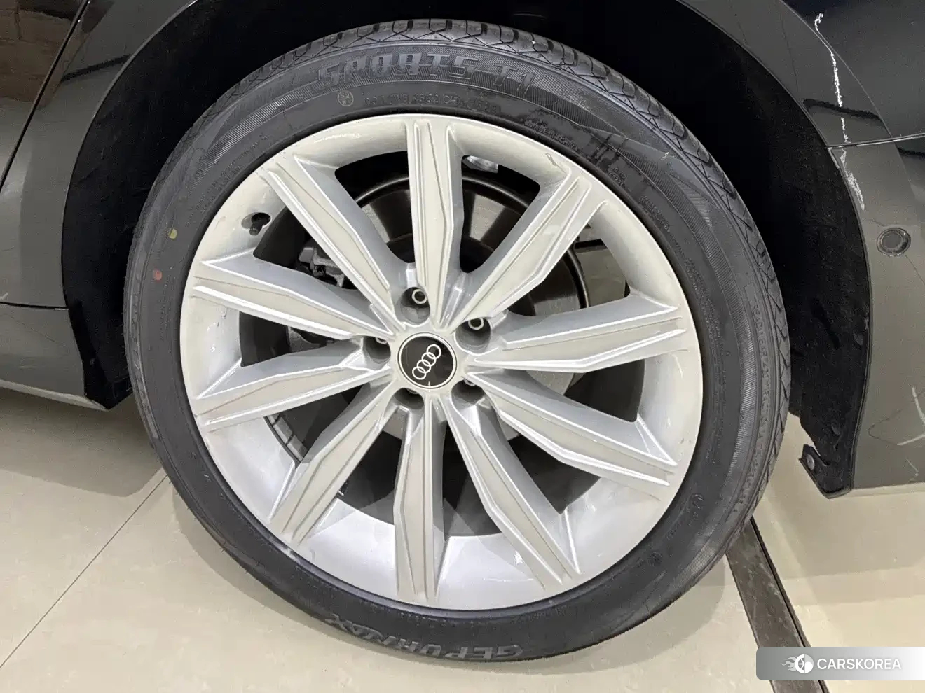 Audi A6L id 4545873 из Китая 19