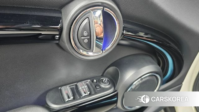 Mini Cooper S Convertible id 4658405 из Кореи 19