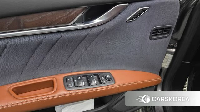 Maserati Ghibli id 4232518 из Кореи 19