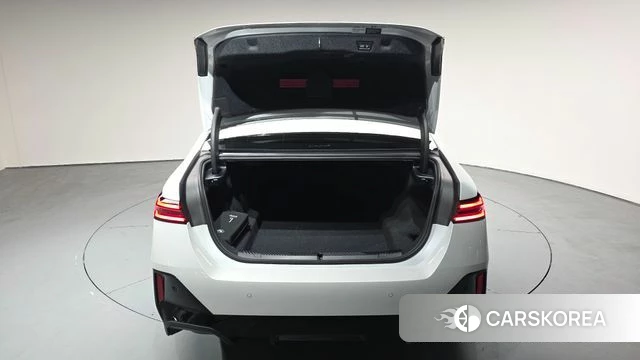 BMW 5 Series (G60) id 4229715 из Кореи 19