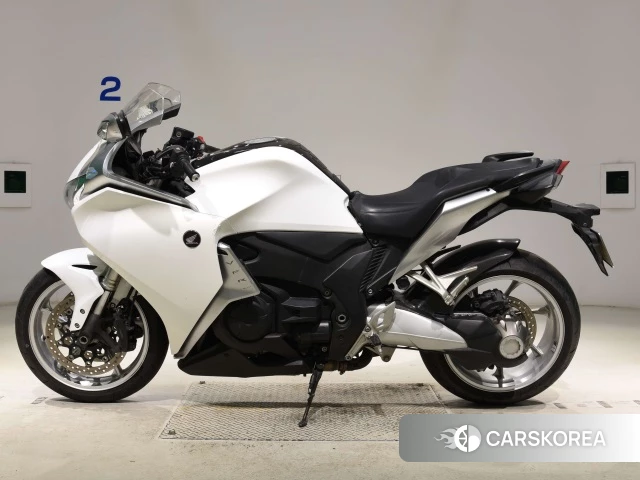 Проданный Honda VFR1200F DCT id 4010978 из Японии, фото 19