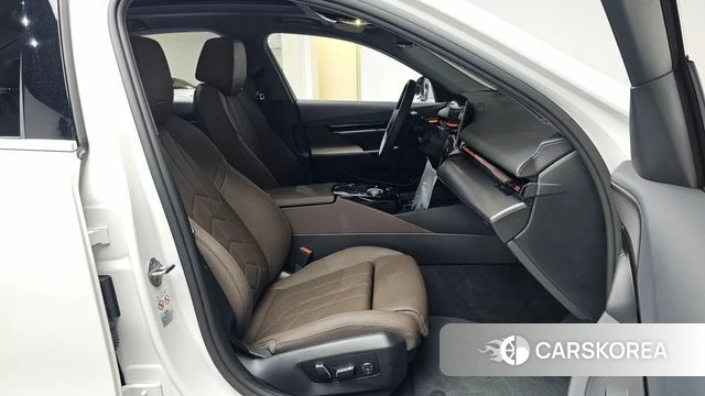 BMW 5 Series (G60) id 4681833 из Кореи 19
